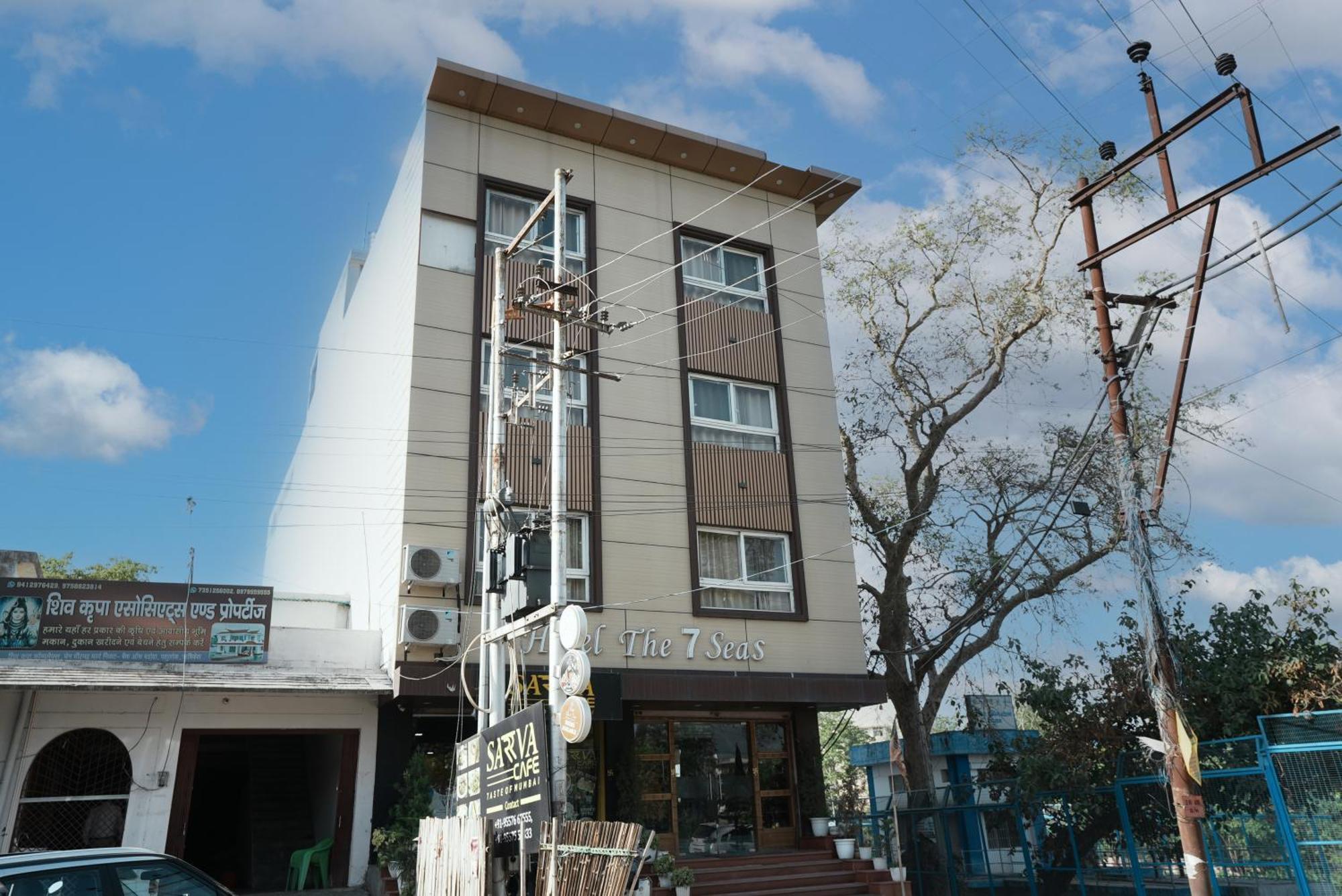 רישיקש Hotel The 7 Seas מראה חיצוני תמונה