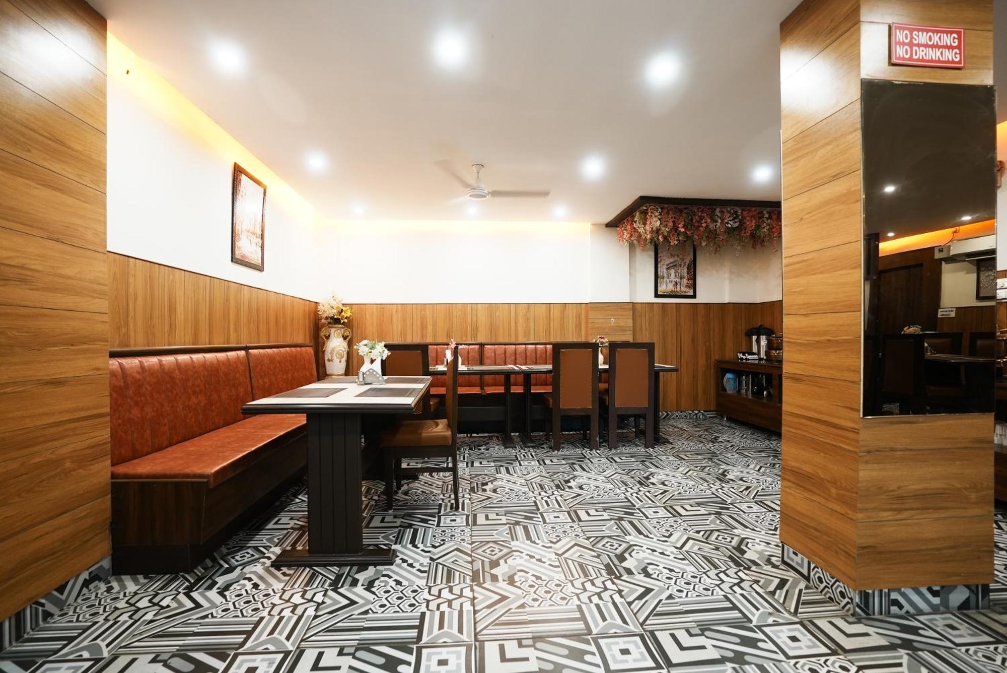 רישיקש Hotel The 7 Seas מראה חיצוני תמונה