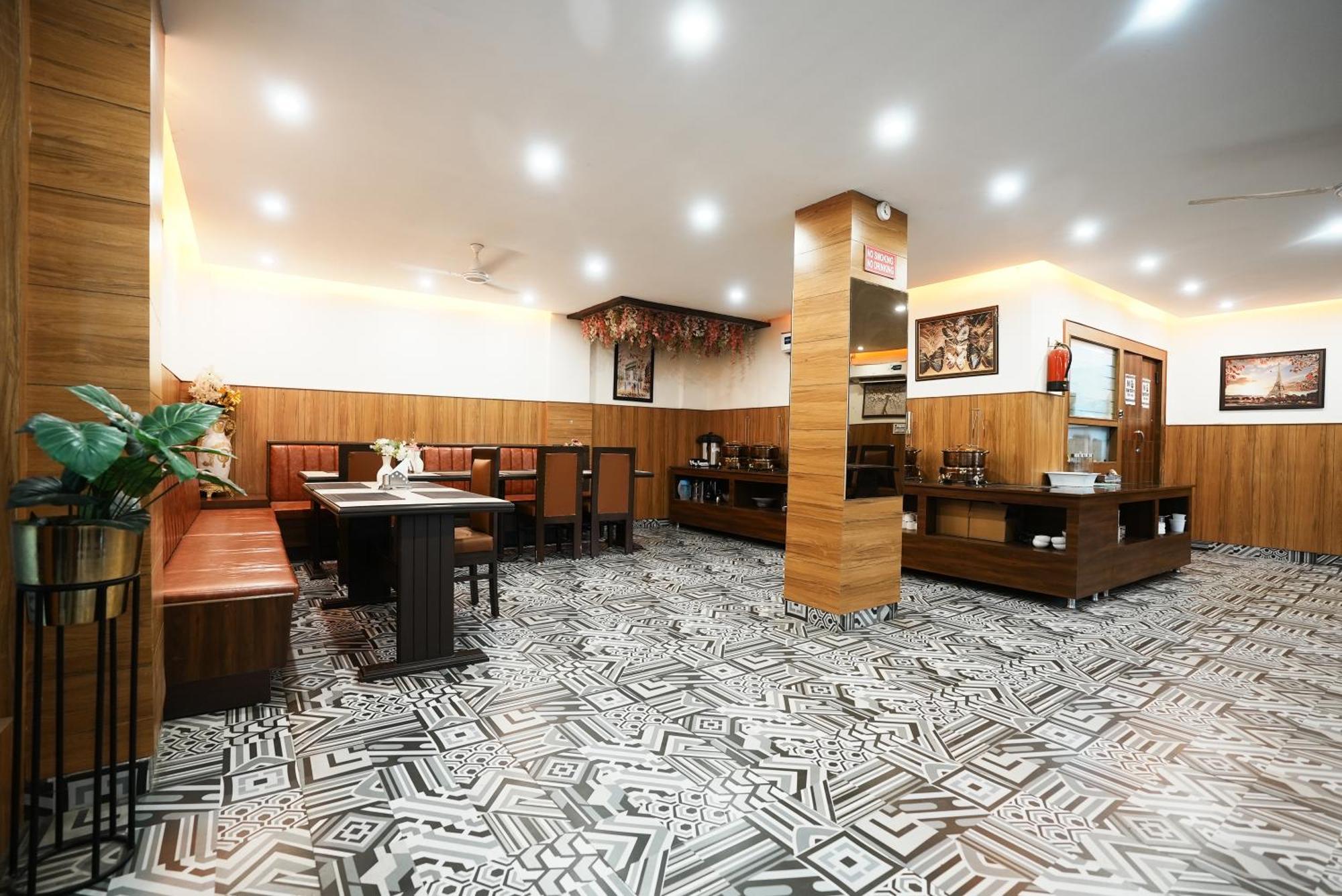 רישיקש Hotel The 7 Seas מראה חיצוני תמונה