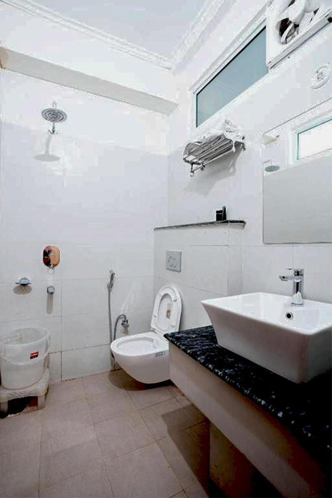 רישיקש Hotel The 7 Seas מראה חיצוני תמונה