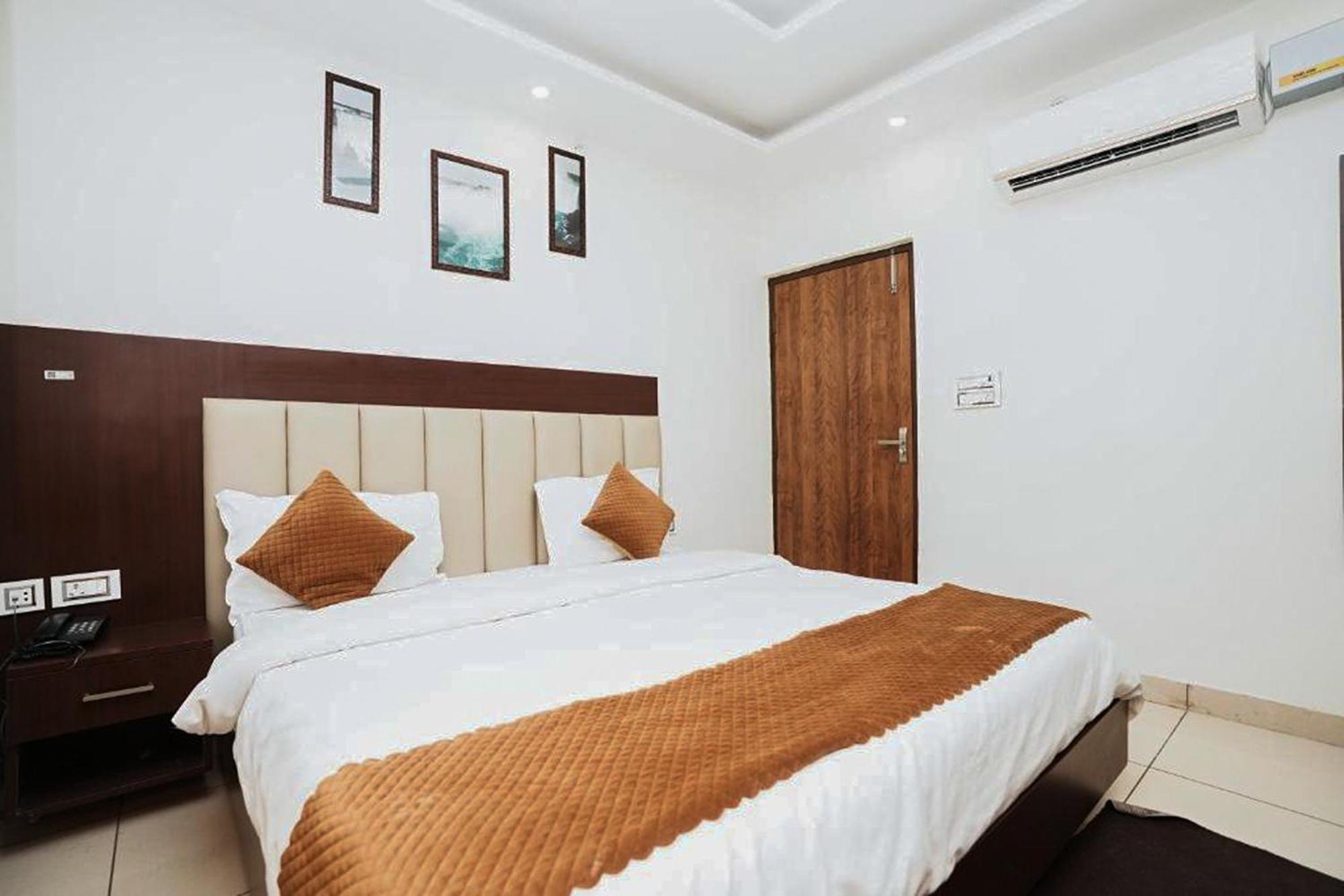 רישיקש Hotel The 7 Seas מראה חיצוני תמונה