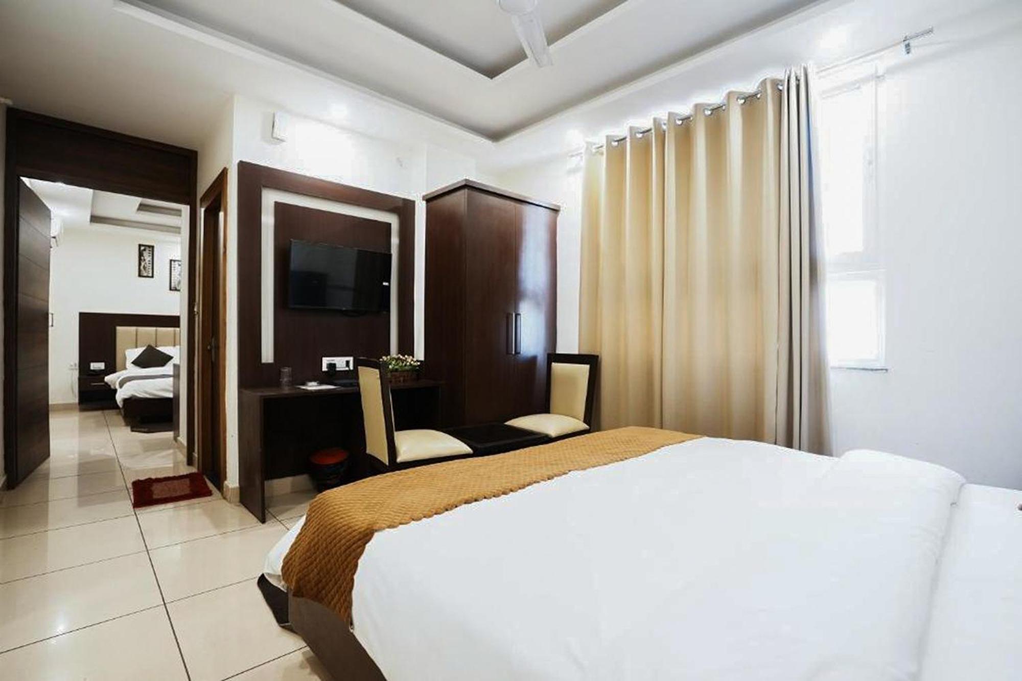 רישיקש Hotel The 7 Seas מראה חיצוני תמונה
