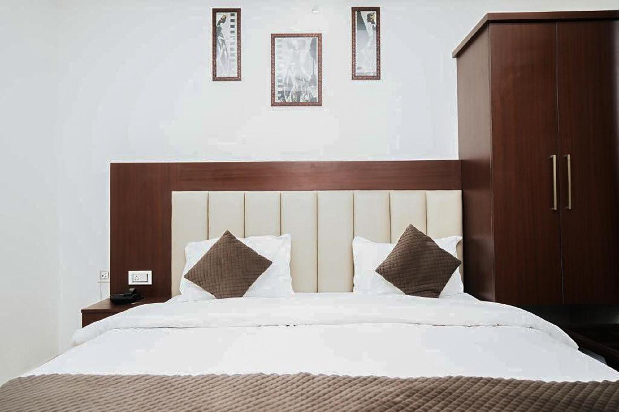 רישיקש Hotel The 7 Seas מראה חיצוני תמונה