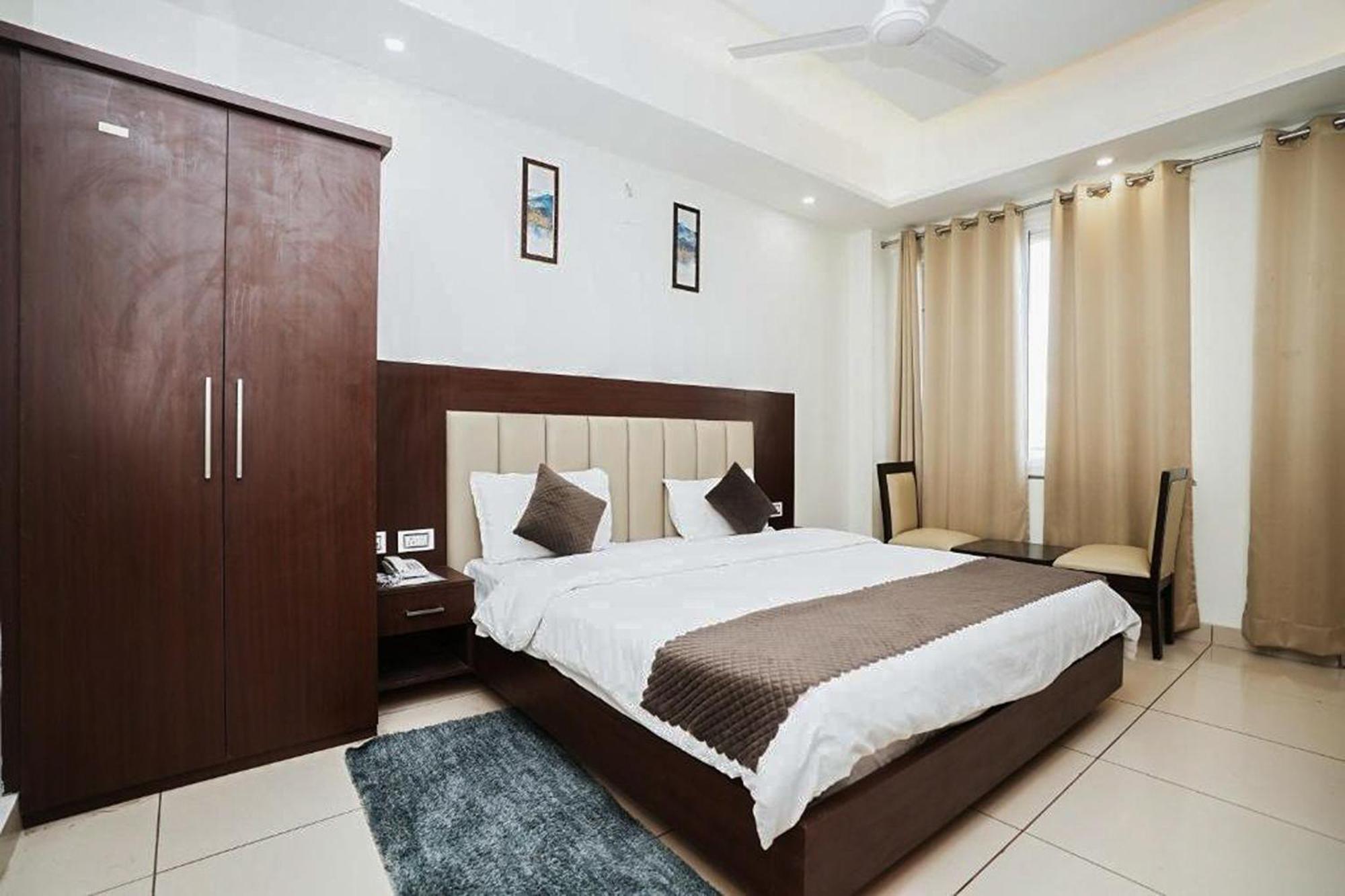 רישיקש Hotel The 7 Seas מראה חיצוני תמונה