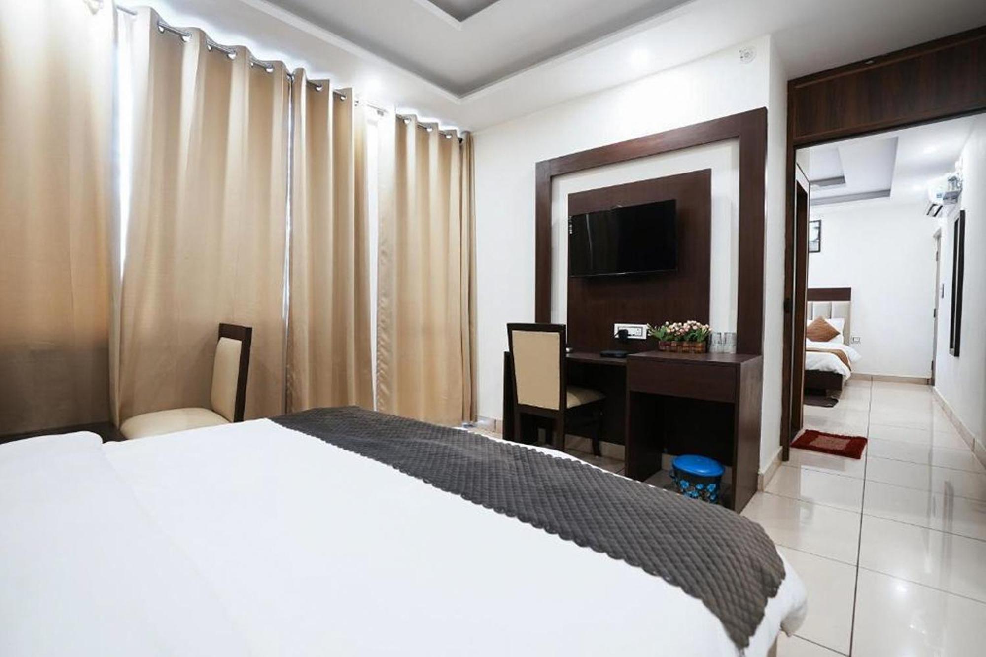 רישיקש Hotel The 7 Seas מראה חיצוני תמונה