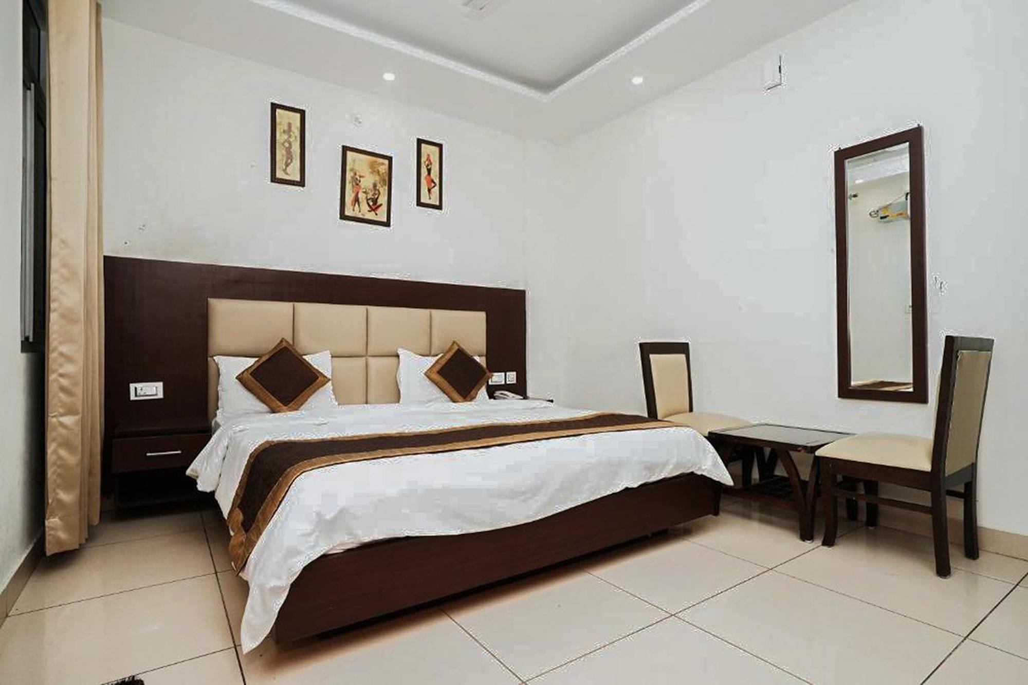 רישיקש Hotel The 7 Seas מראה חיצוני תמונה