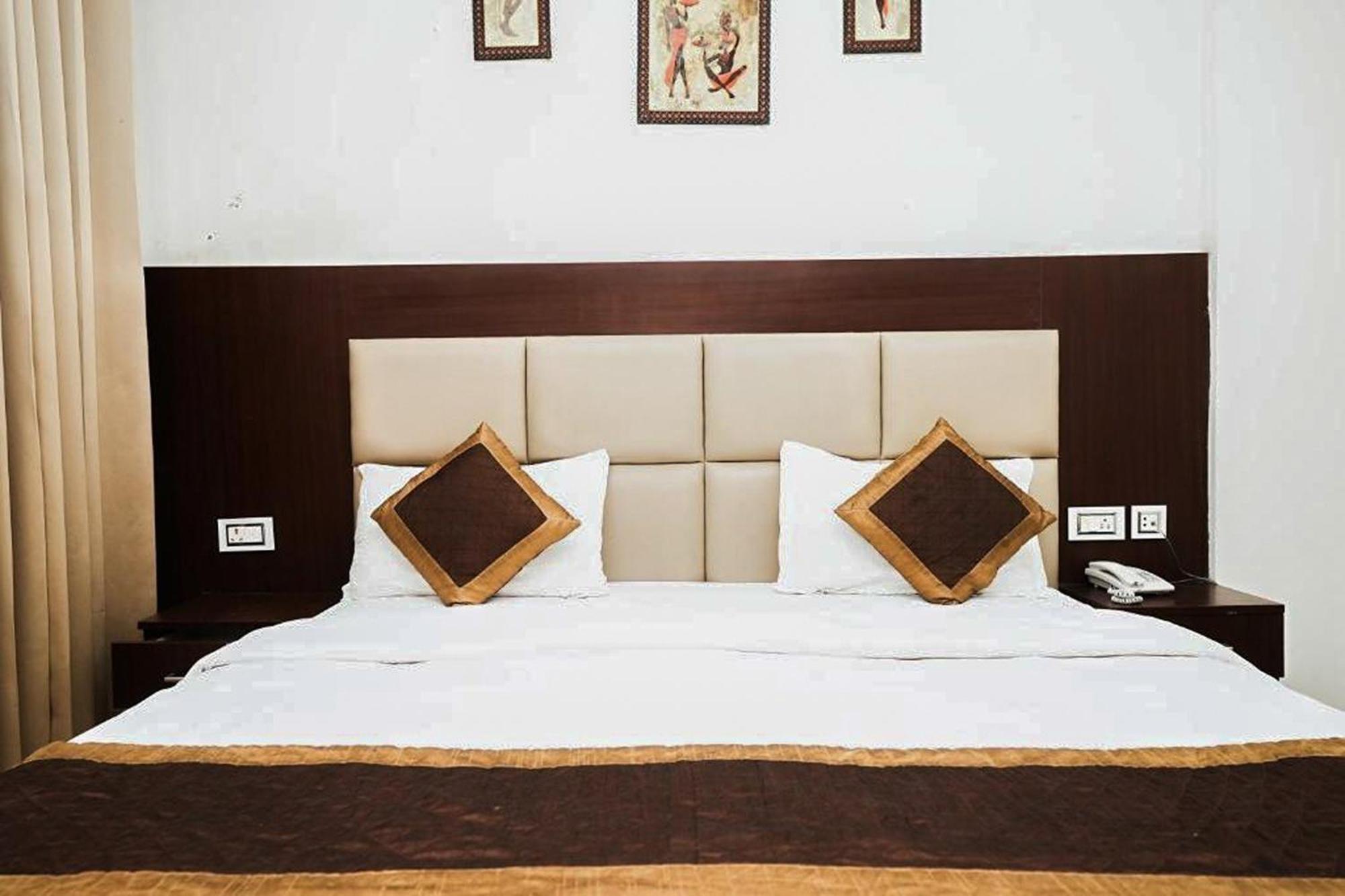 רישיקש Hotel The 7 Seas מראה חיצוני תמונה