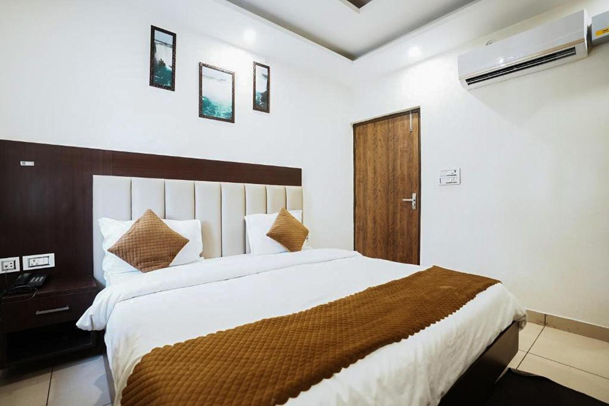 רישיקש Hotel The 7 Seas מראה חיצוני תמונה
