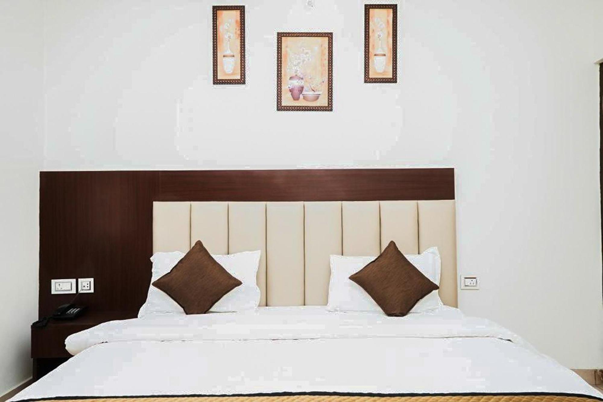 רישיקש Hotel The 7 Seas מראה חיצוני תמונה