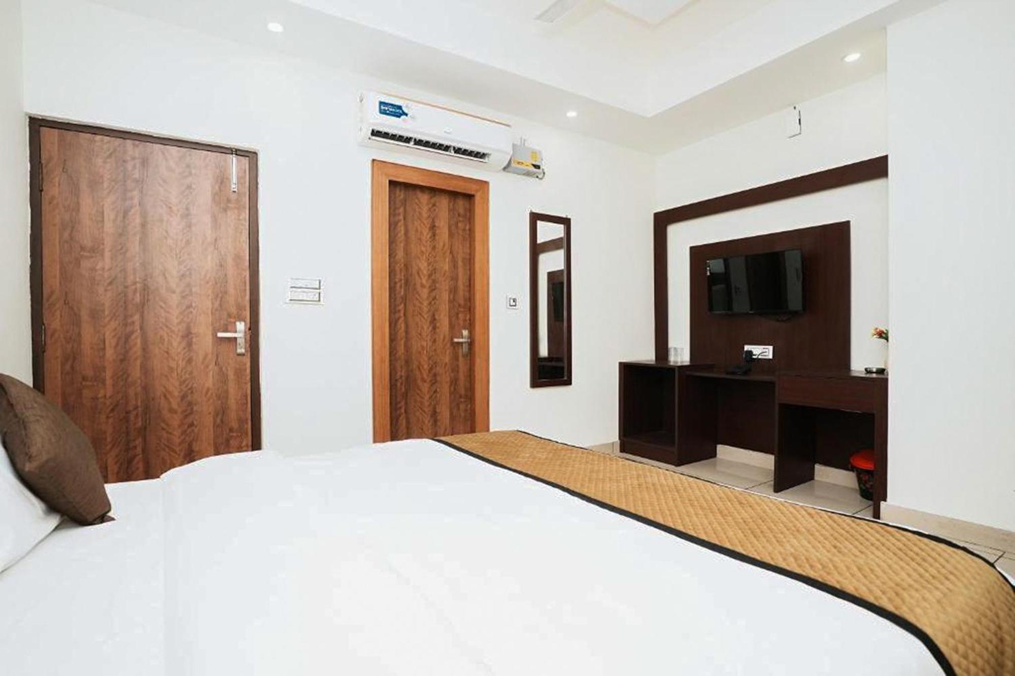 רישיקש Hotel The 7 Seas מראה חיצוני תמונה