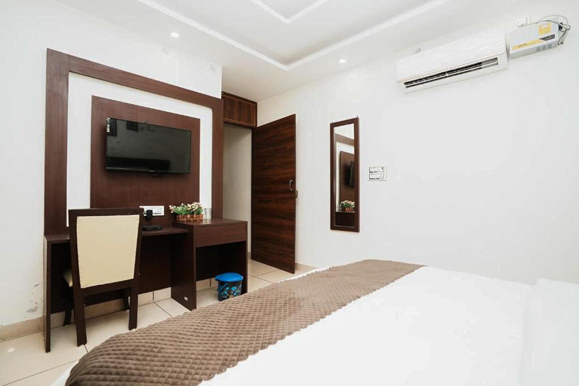 רישיקש Hotel The 7 Seas מראה חיצוני תמונה