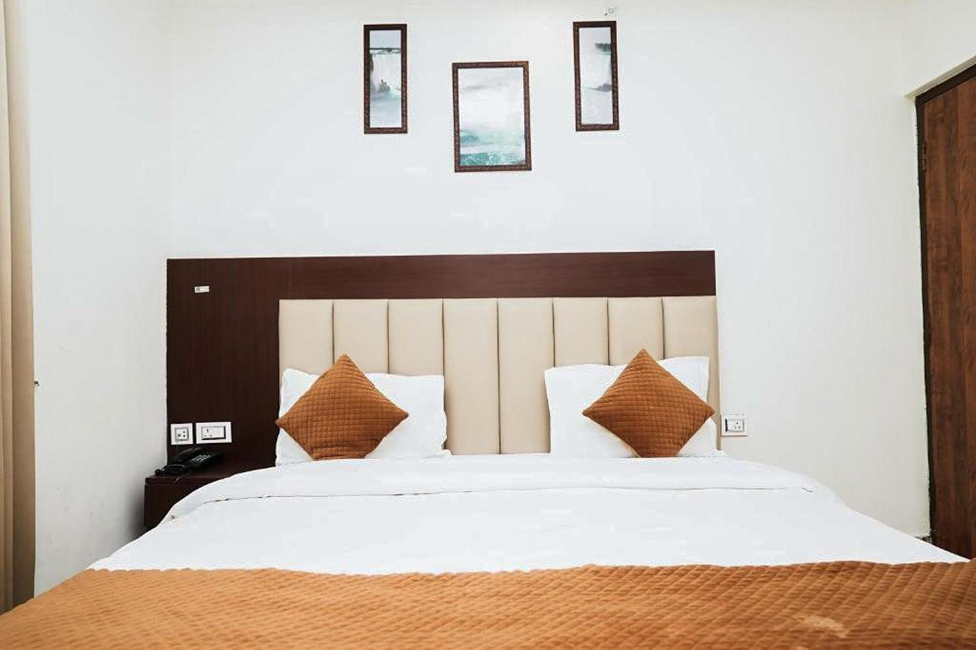 רישיקש Hotel The 7 Seas מראה חיצוני תמונה