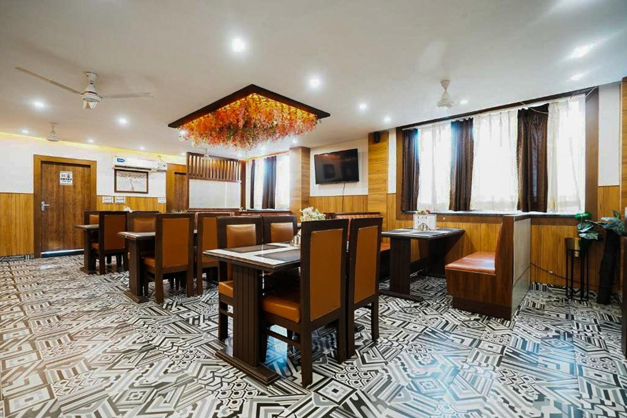 רישיקש Hotel The 7 Seas מראה חיצוני תמונה